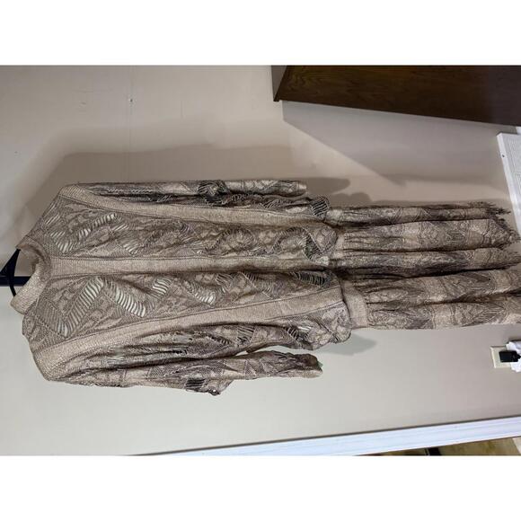 Damianou Small Elegant Beige Patterned Long Sleeve Dress Peek a Boo Lace - Picture 3 of 14